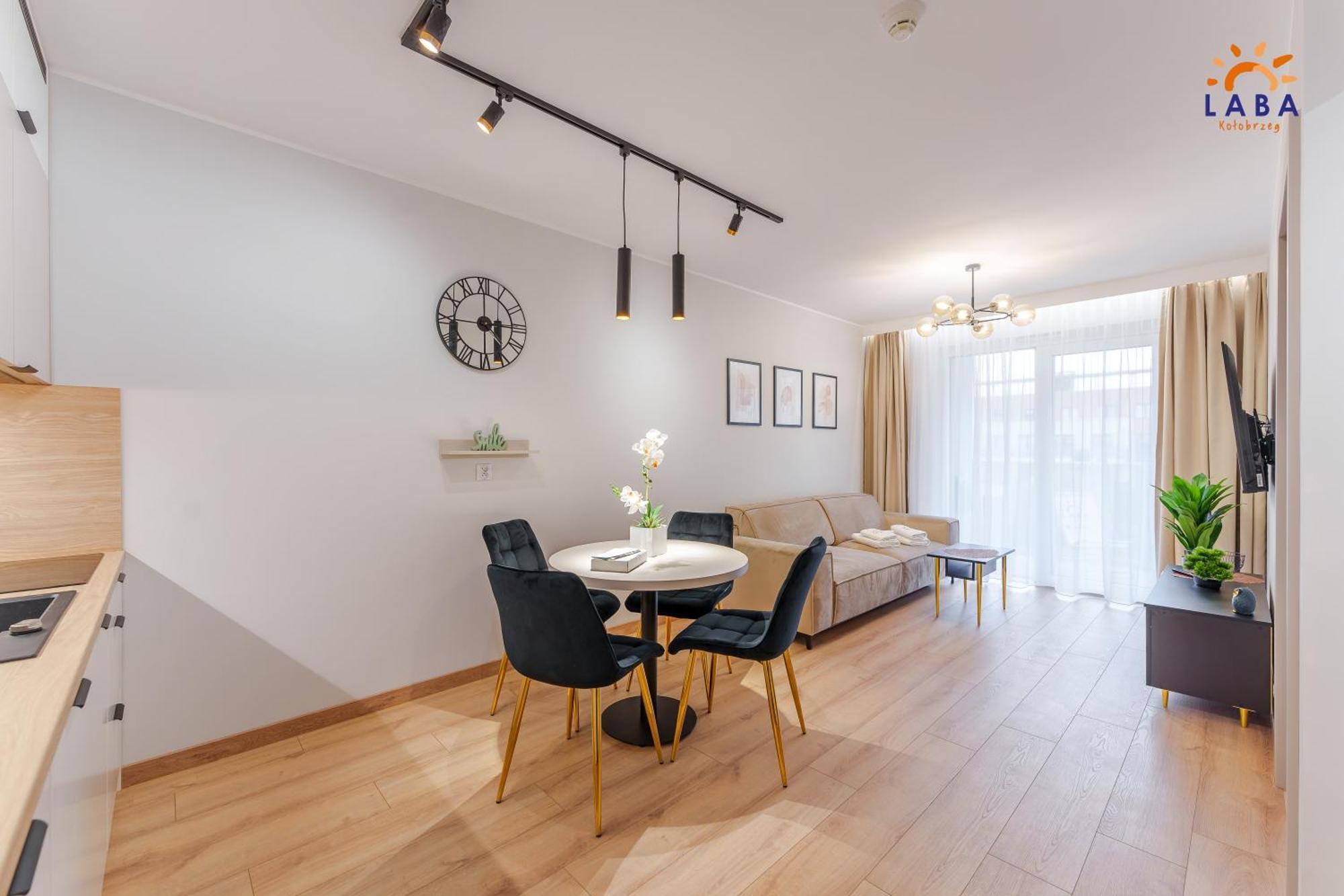 Laba Kolobrzeg Apartamenty Kollataja Z Parkingiem Ngoại thất bức ảnh