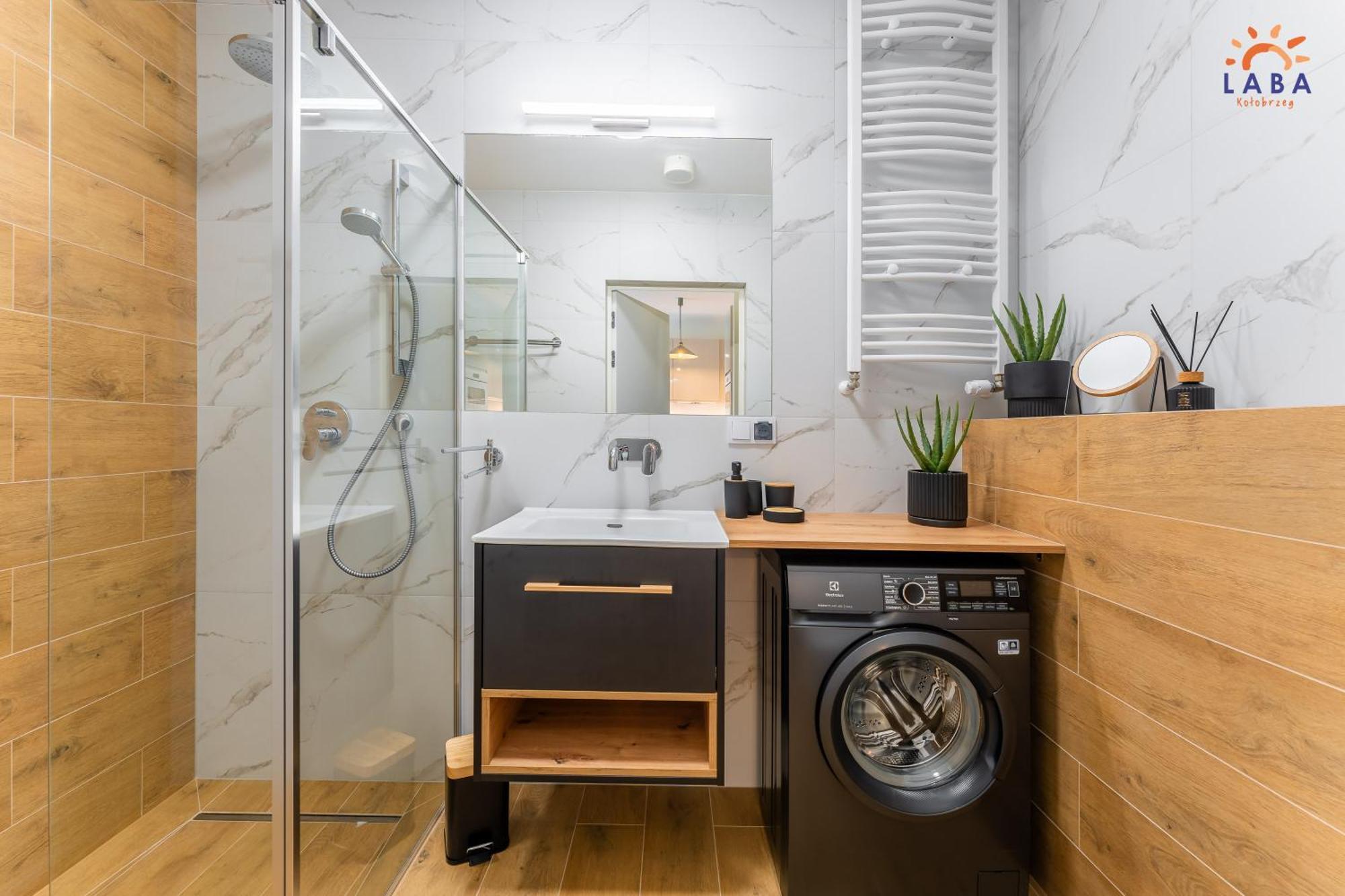 Laba Kolobrzeg Apartamenty Kollataja Z Parkingiem Ngoại thất bức ảnh