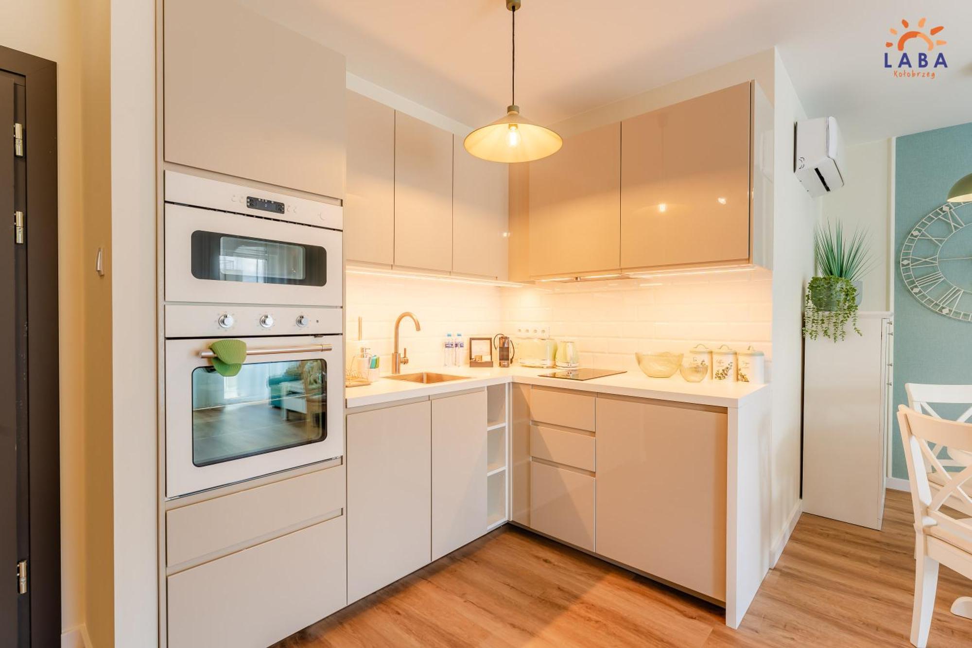 Laba Kolobrzeg Apartamenty Kollataja Z Parkingiem Ngoại thất bức ảnh
